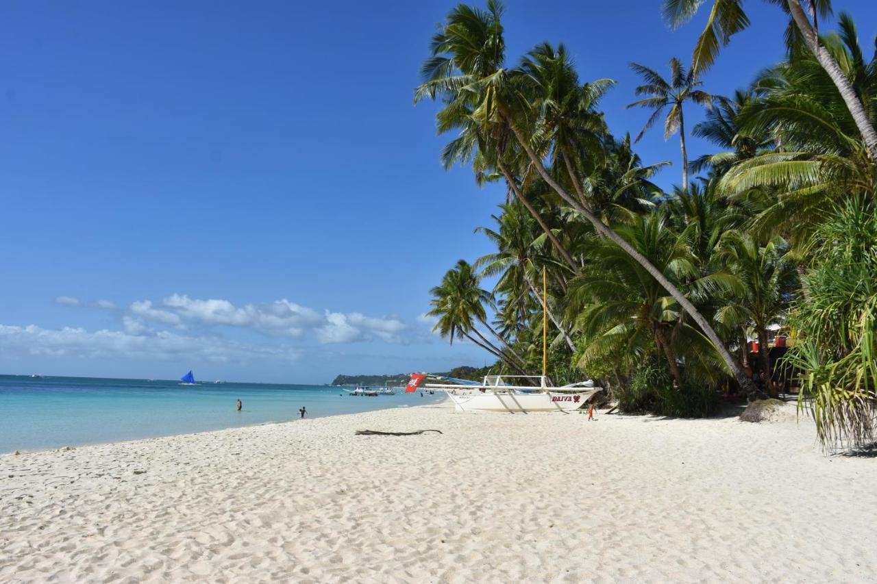 White Shamrock Beach Hotel Balabag  エクステリア 写真