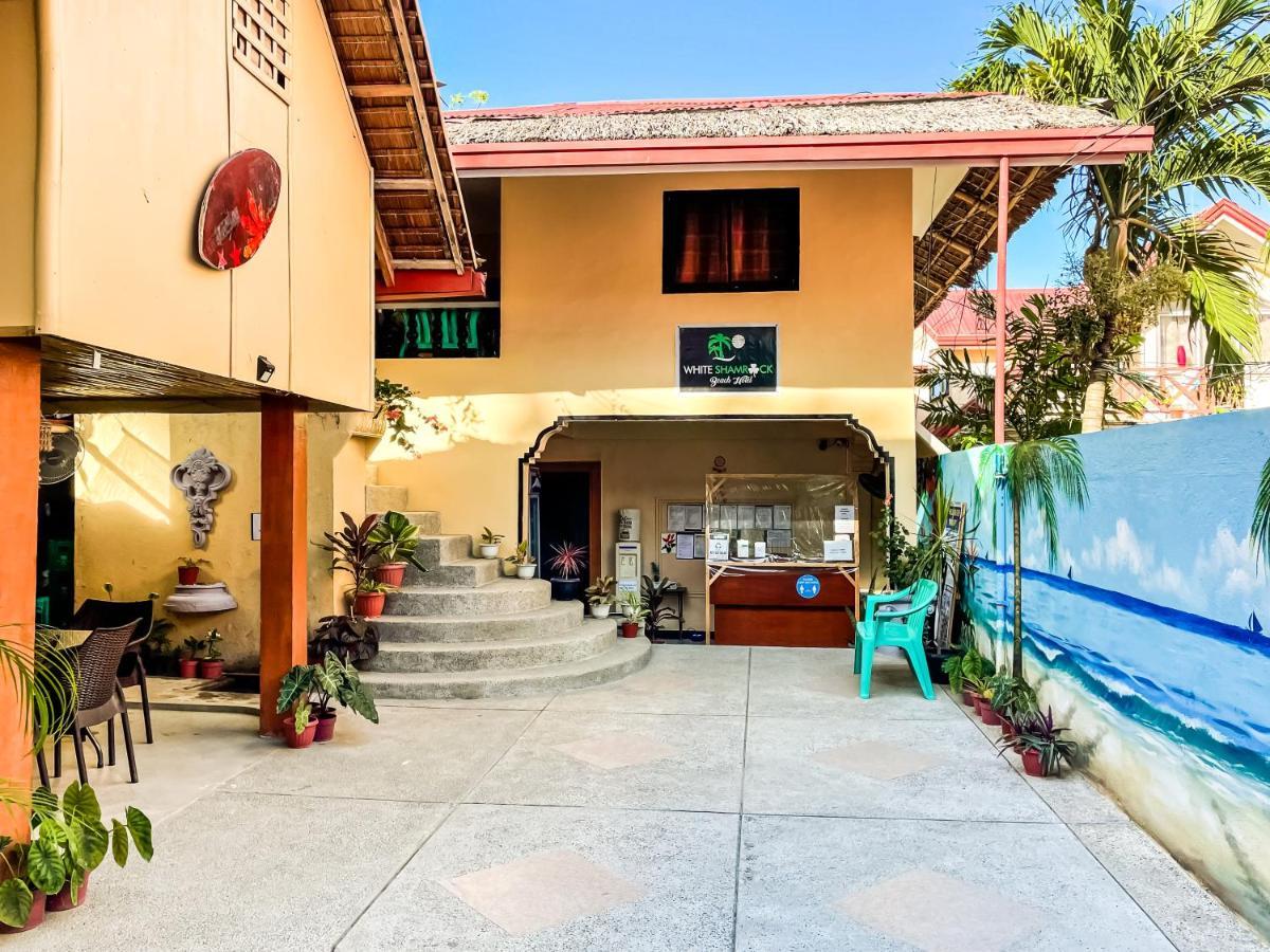 White Shamrock Beach Hotel Balabag  エクステリア 写真