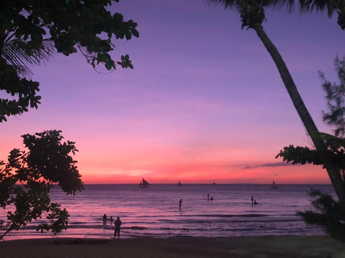 White Shamrock Beach Hotel Balabag  エクステリア 写真
