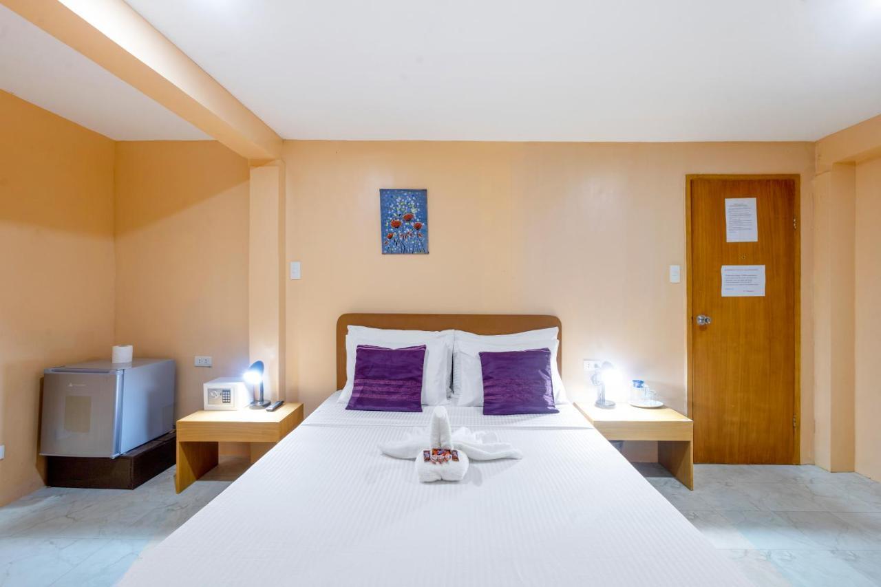 White Shamrock Beach Hotel Balabag  エクステリア 写真
