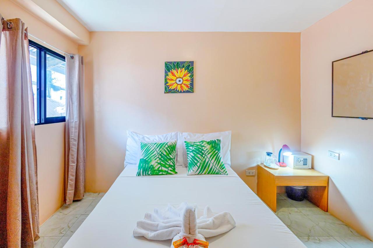 White Shamrock Beach Hotel Balabag  エクステリア 写真