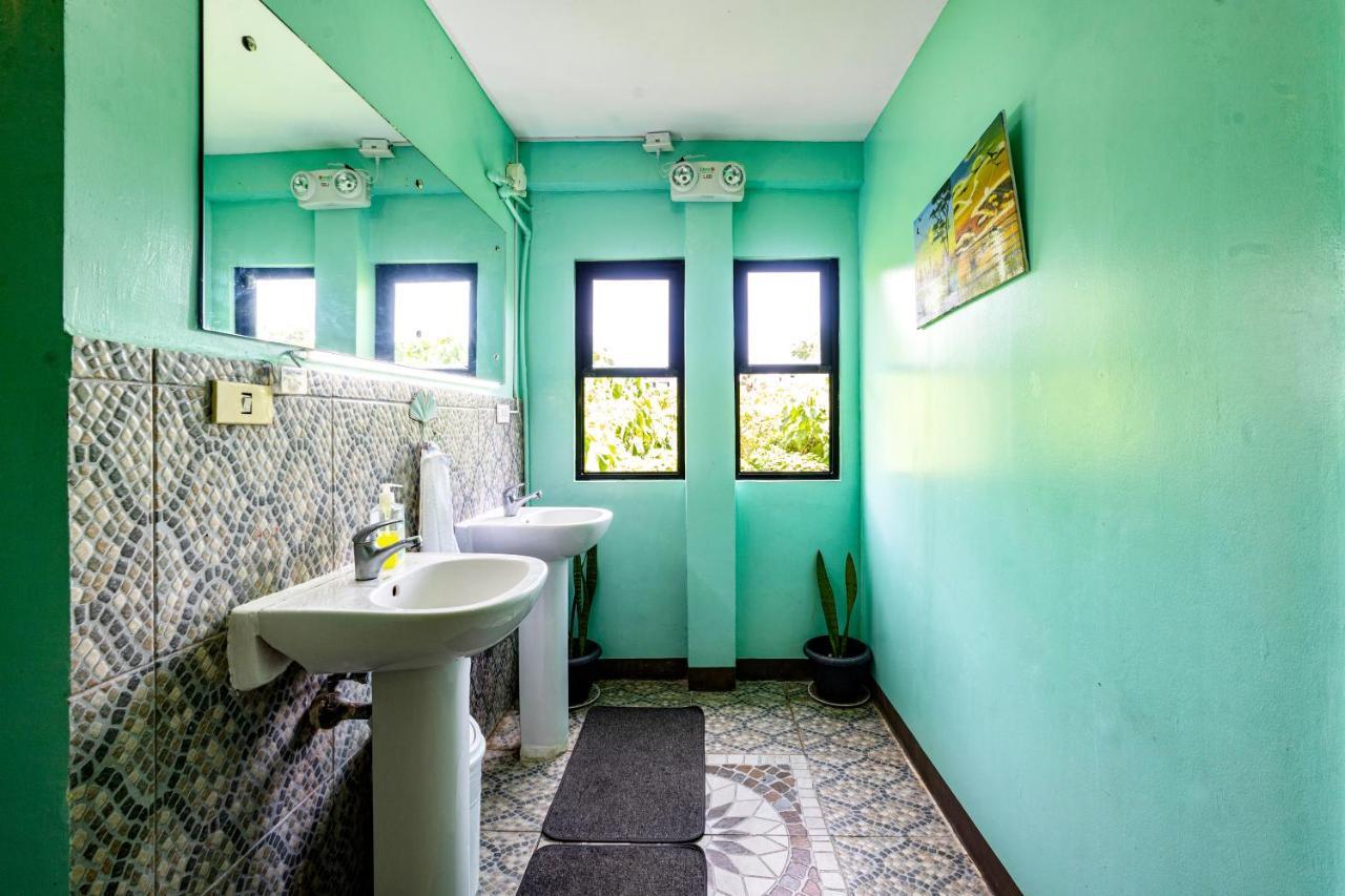 White Shamrock Beach Hotel Balabag  エクステリア 写真