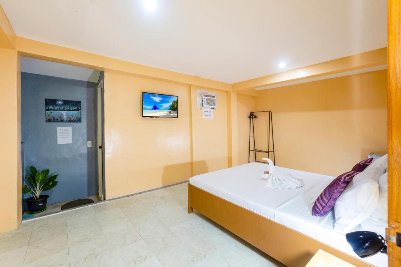 White Shamrock Beach Hotel Balabag  エクステリア 写真